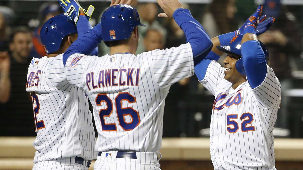 Cespedes returns from bruised thigh, back in Mets' lineup