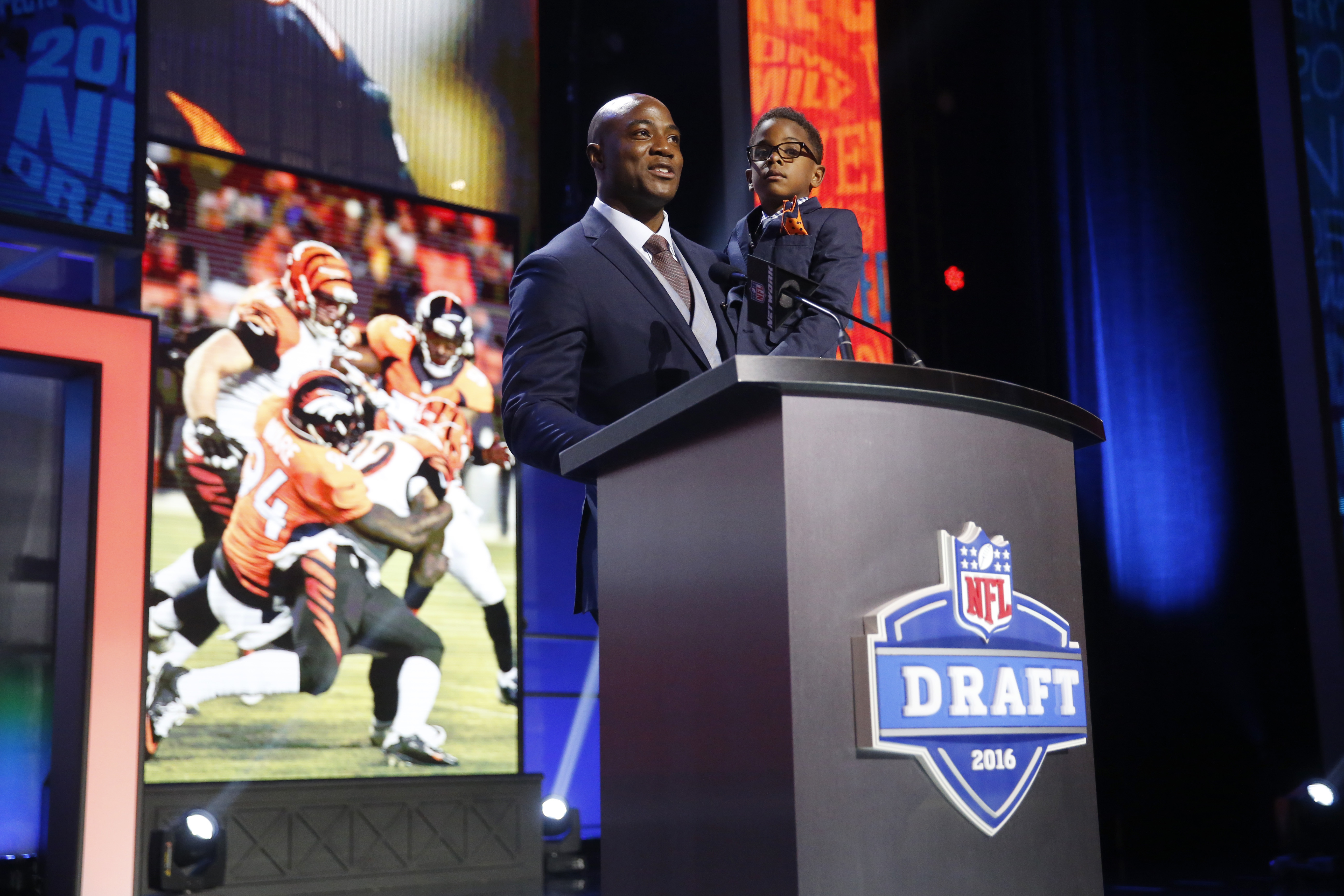 John Elway gets his quarterback without overpaying