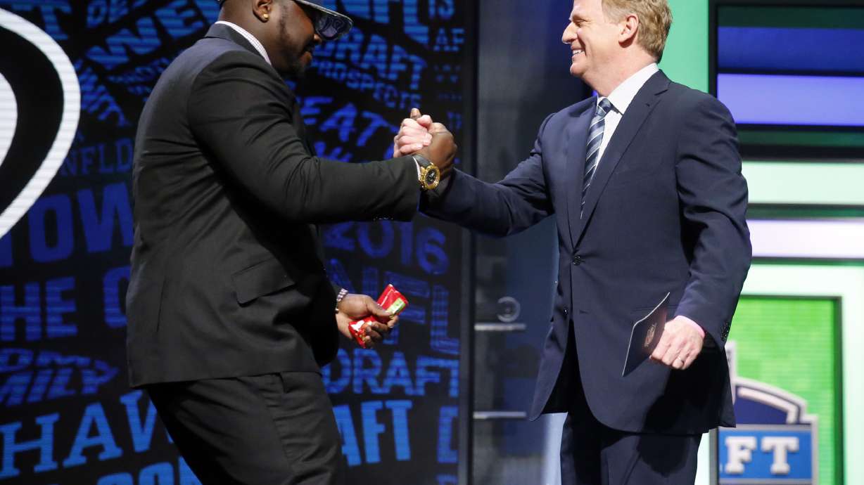 New Seahawks RB Alex Collins dancing his way to Seattle