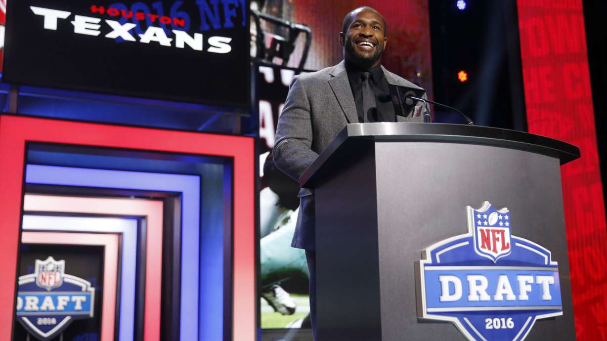 Texans add playmakers as they shift draft focus to offense