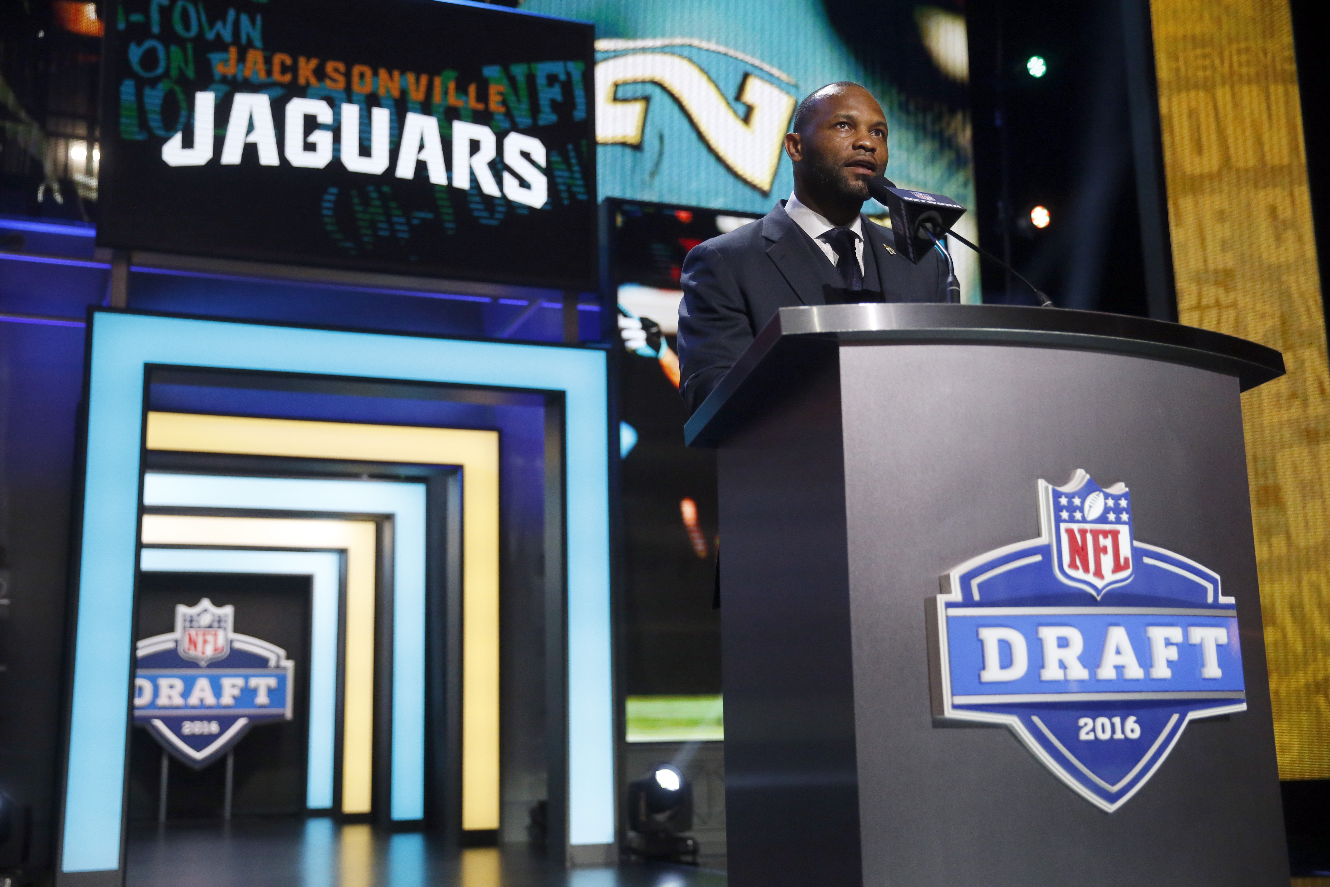 Jaguars continue to revamp defense on NFL draft's final day