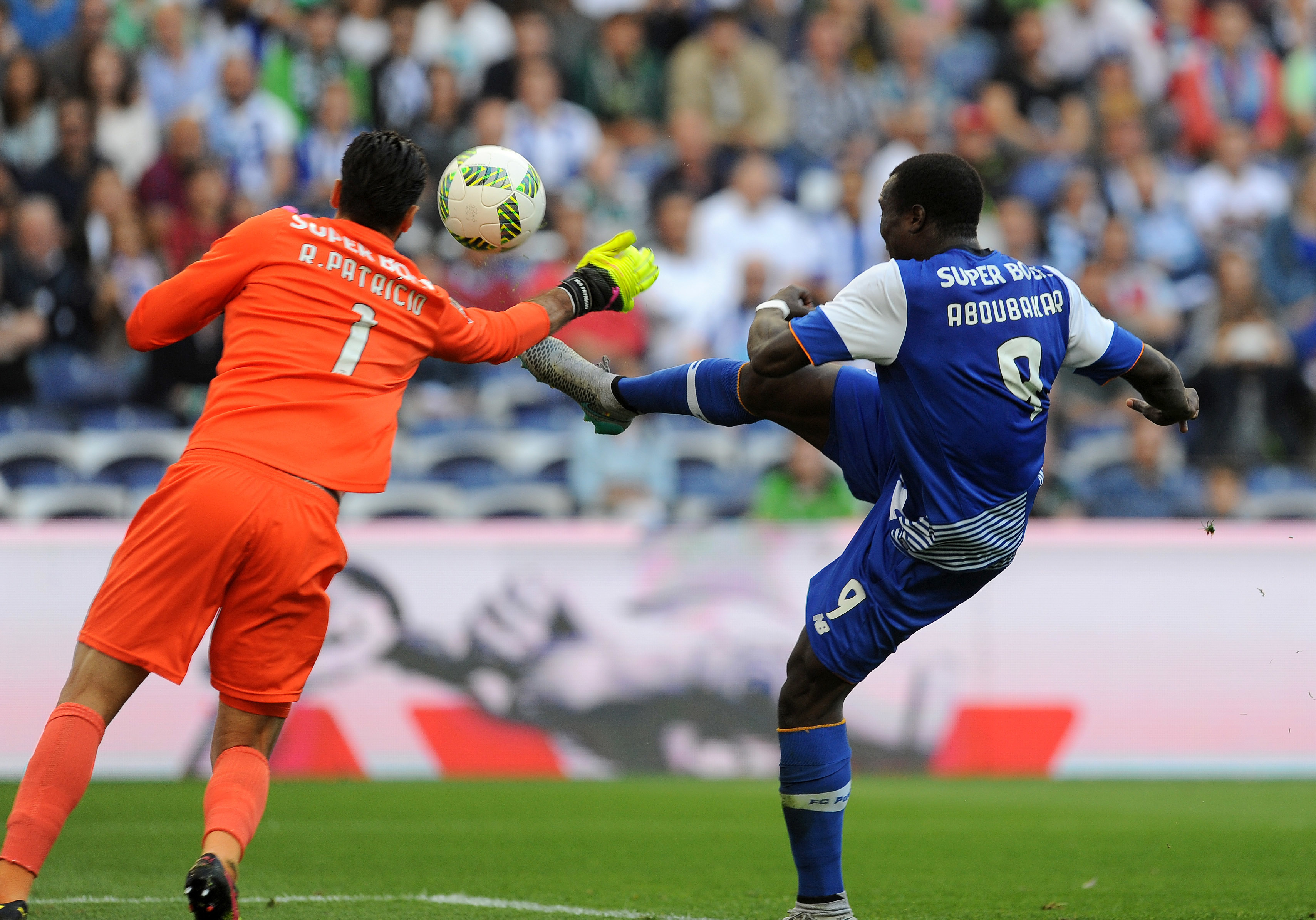 Sporting beats Porto 3-1 to stay in Portuguese title fight
