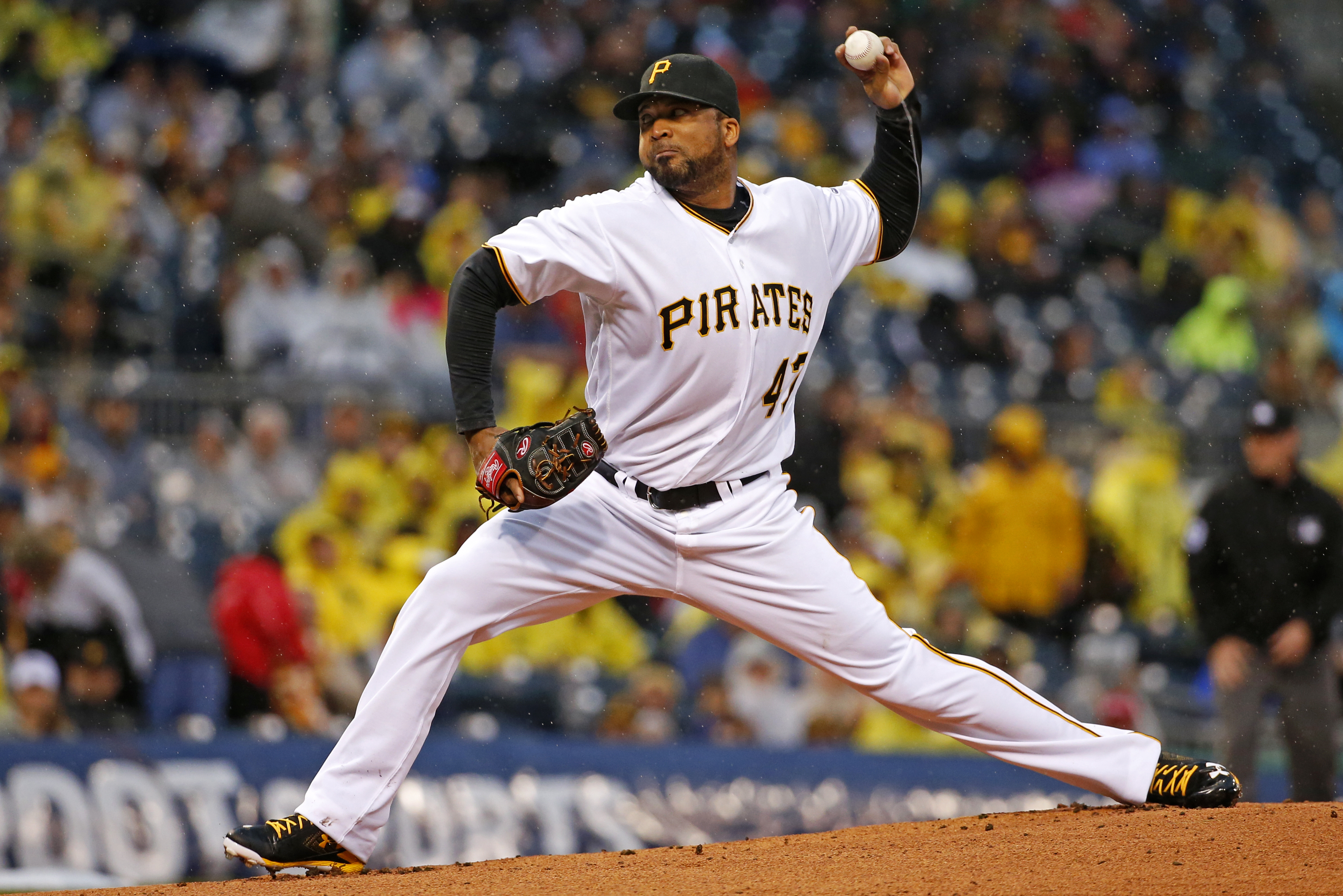 Liriano, Jaso help Pirates win 6th straight, 5-1 over Reds
