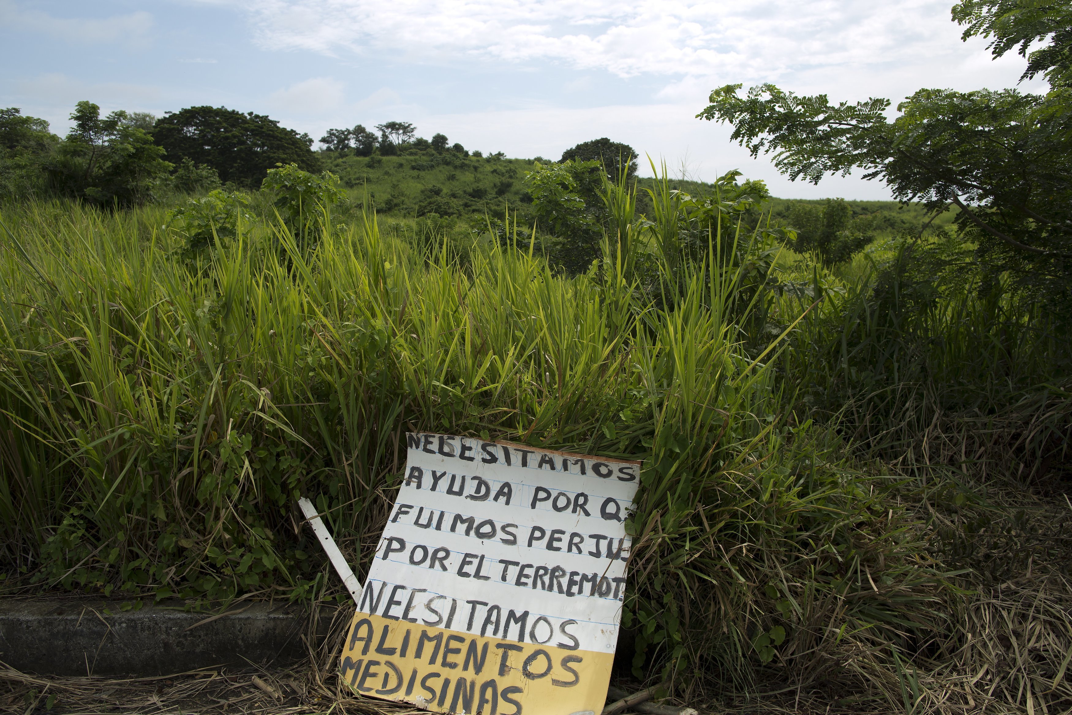 Neighbors deny rescue of quake-buried man in Ecuador
