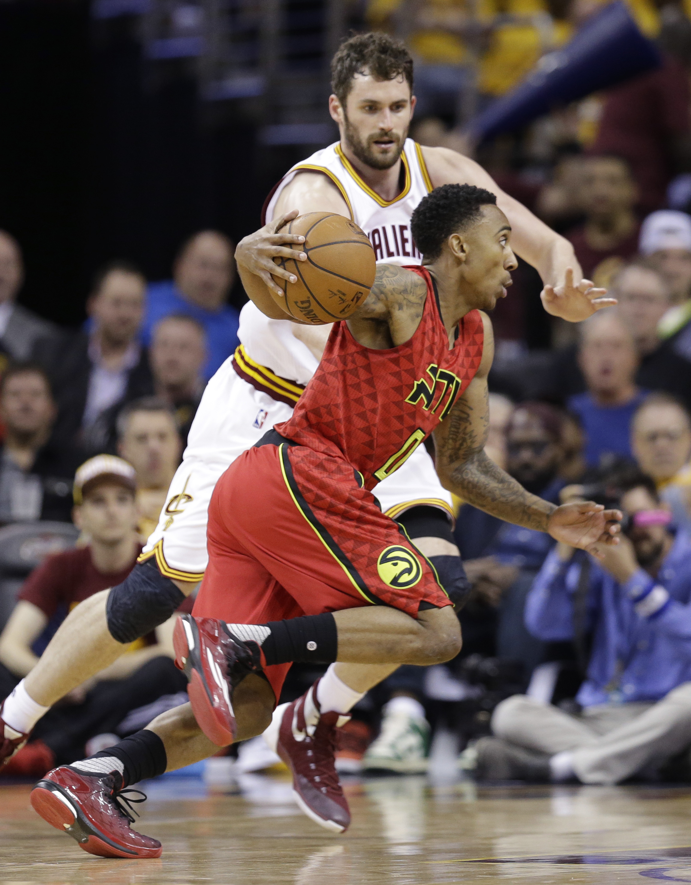 LeBron, Cavs hold off Hawks 104-93 in Game 1