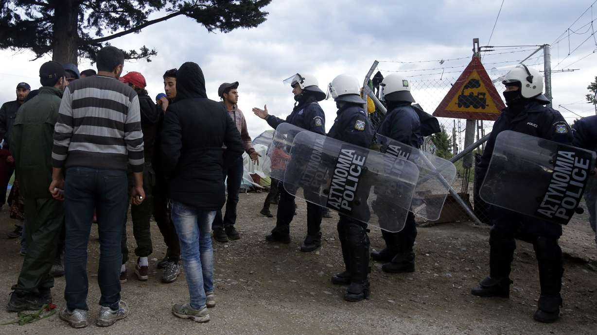 EU moves on visa offer to win Turkey's help with migrants