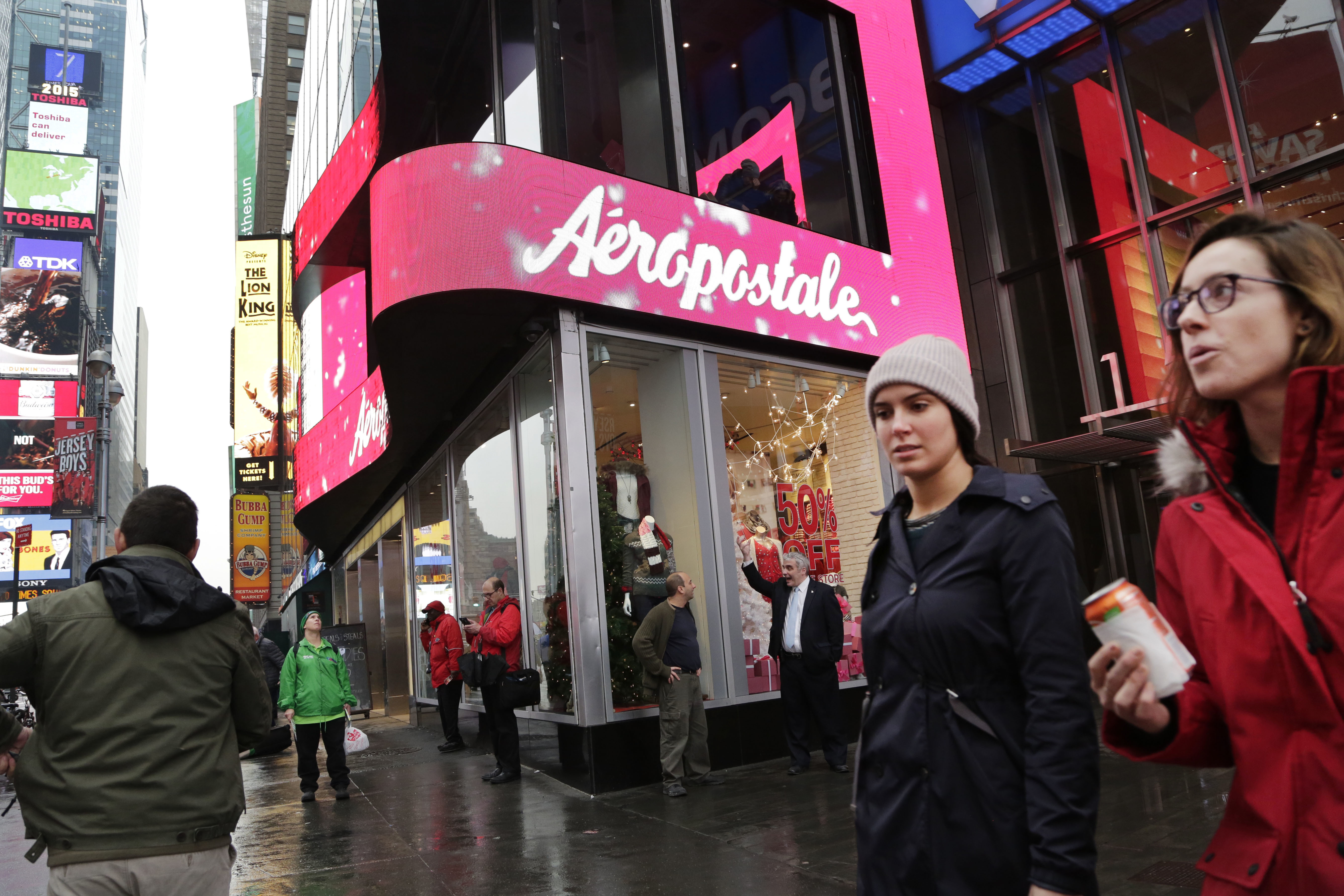 Aeropostale, one-time mall king, seeks bankruptcy protection