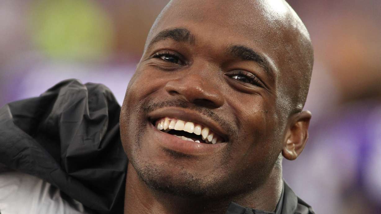 Adrian Peterson donating $100K to flood relief in hometown