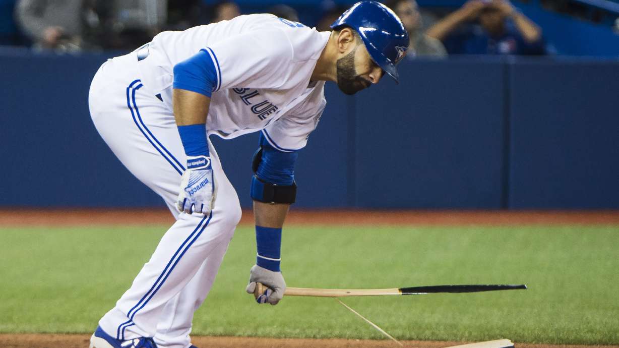 Martin delivers winning hit, Blue Jays beat Rangers 4-3
