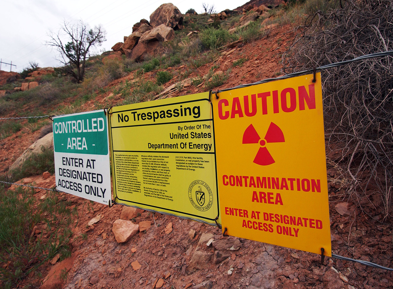 Signs are posted at the edge of the Atlas tailings near Moab, Utah. Photo taken May 5, 2005. (Photo: Ravell Call)