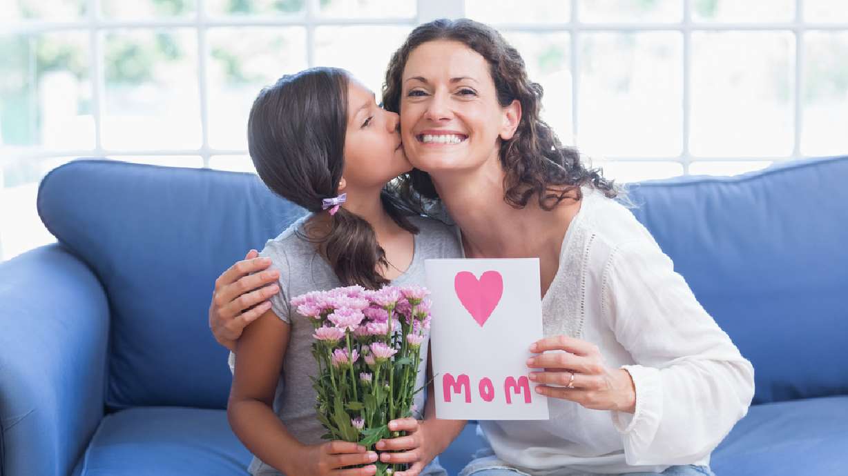 7 freebies for mom on Mother's Day weekend