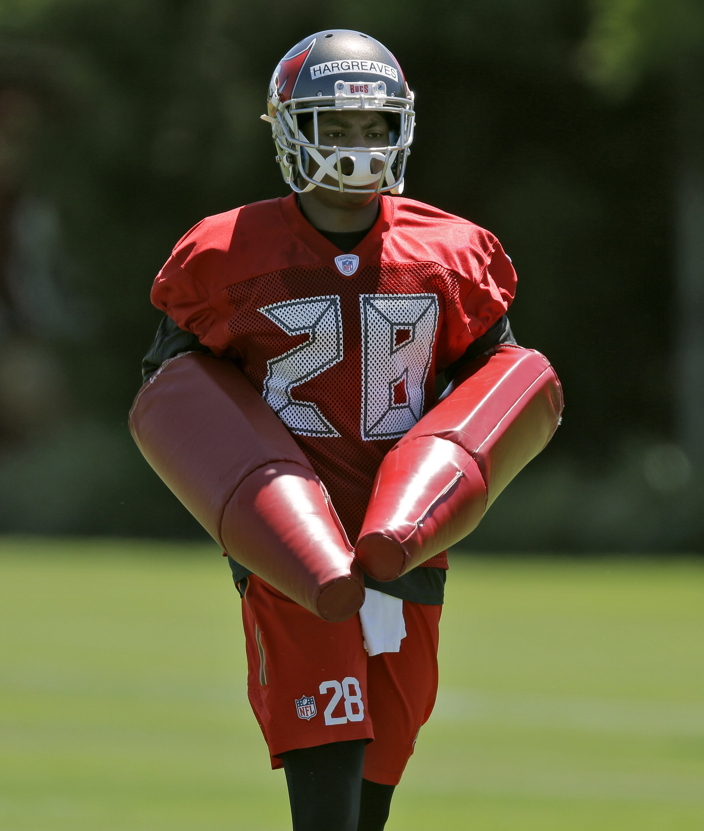 Vernon Hargreaves III signs rookie contract with Buccaneers