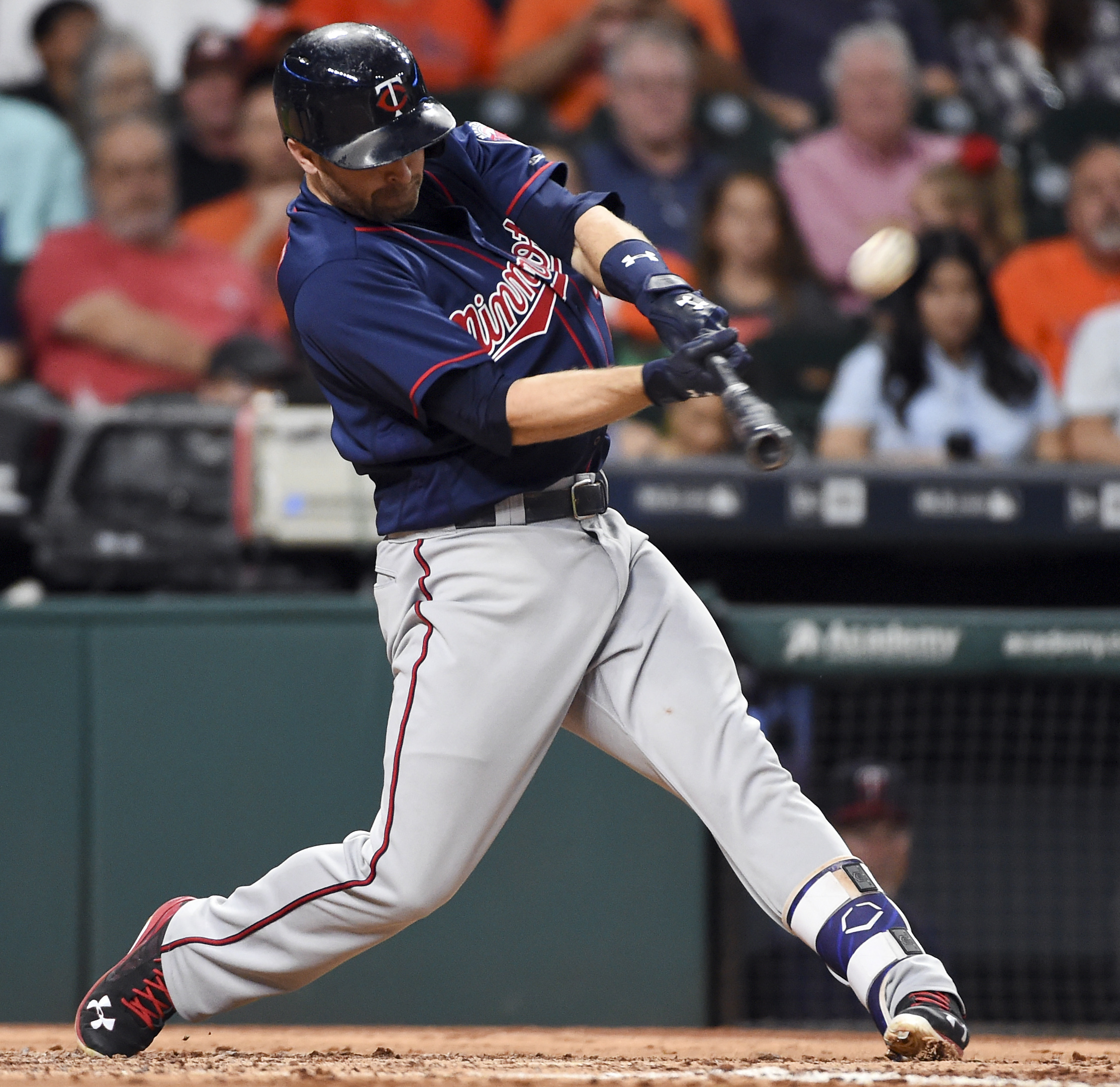 Twins' Brian Dozier out of lineup with sore hamstring