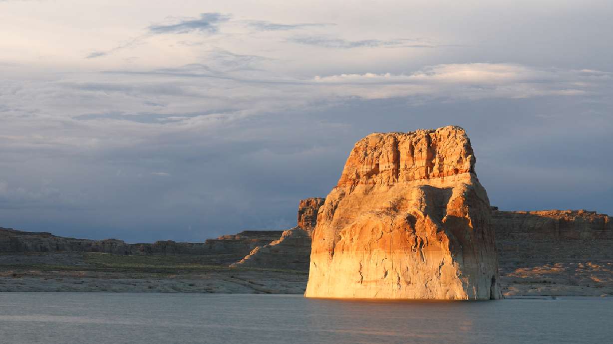 Arizona man dies after cliff jumping accident on Lake Powell