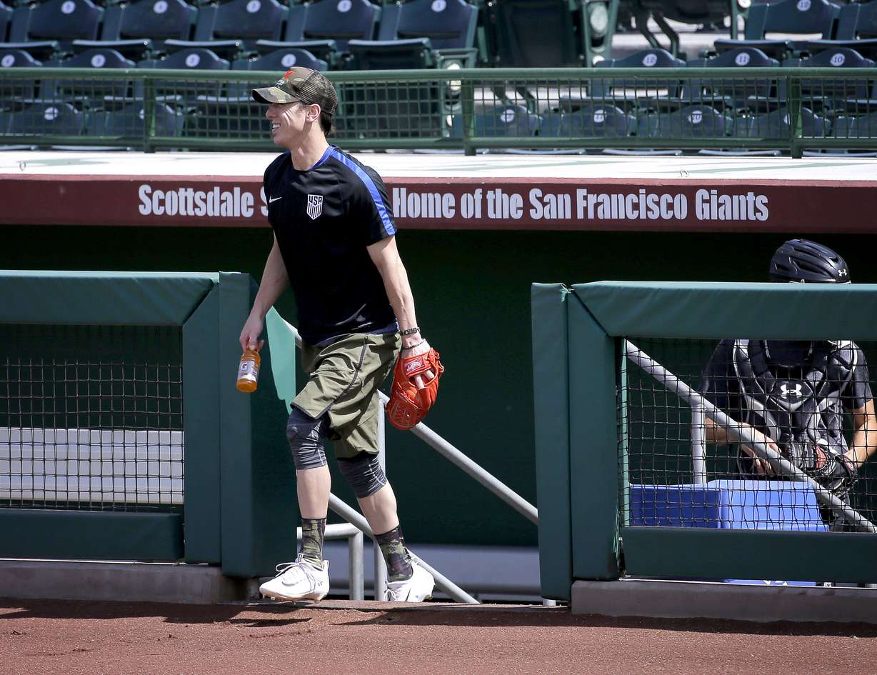 Pitcher Tim Lincecum walks to the mound to throw for MLB baseball scouts, Friday, May 6, 2016, at Scottsdale Stadium in Scottsdale, Ariz. Lincecum was added to the Salt Lake Bees' roster on Monday. (AP file photo)