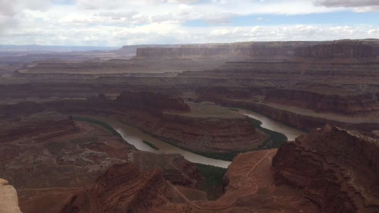 Hiking the family-friendly East Rim Trail to Dead Horse Point