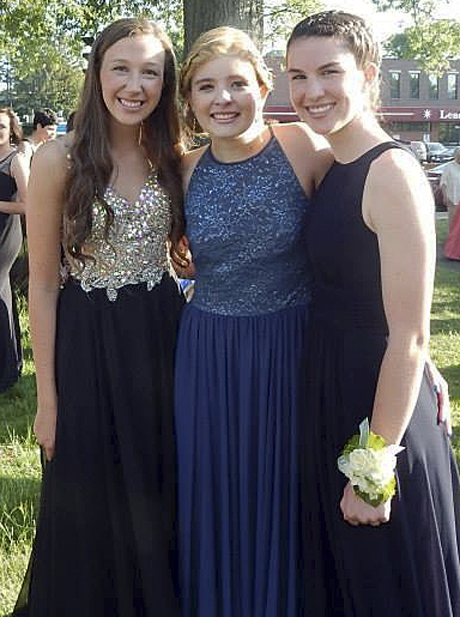 Traveling prom dress sisterhood honors friend lost to cancer