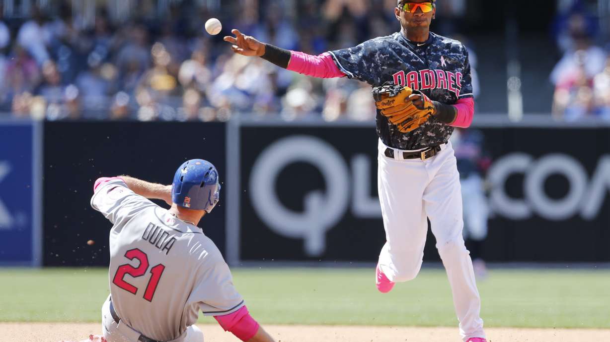 Padres SS Alexei Ramirez exits with cramping in hamstring