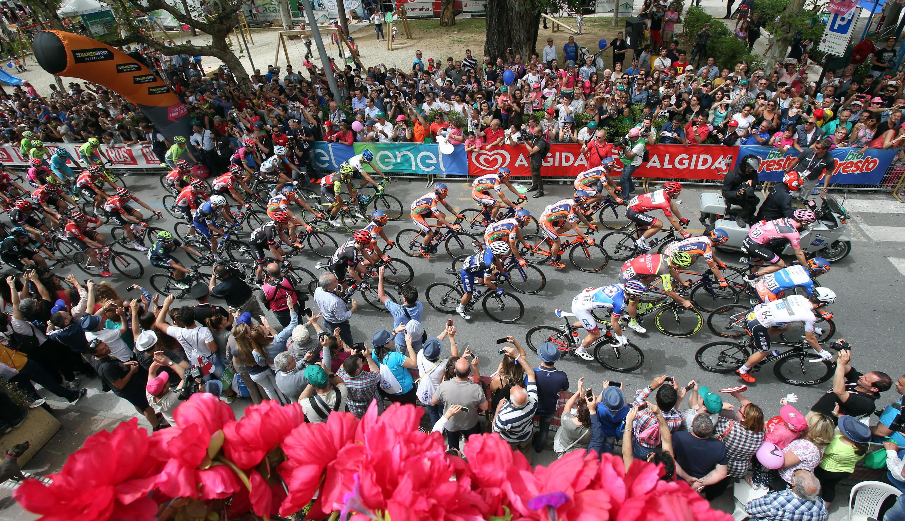 Greipel wins 5th stage; Dumoulin retains Giro lead