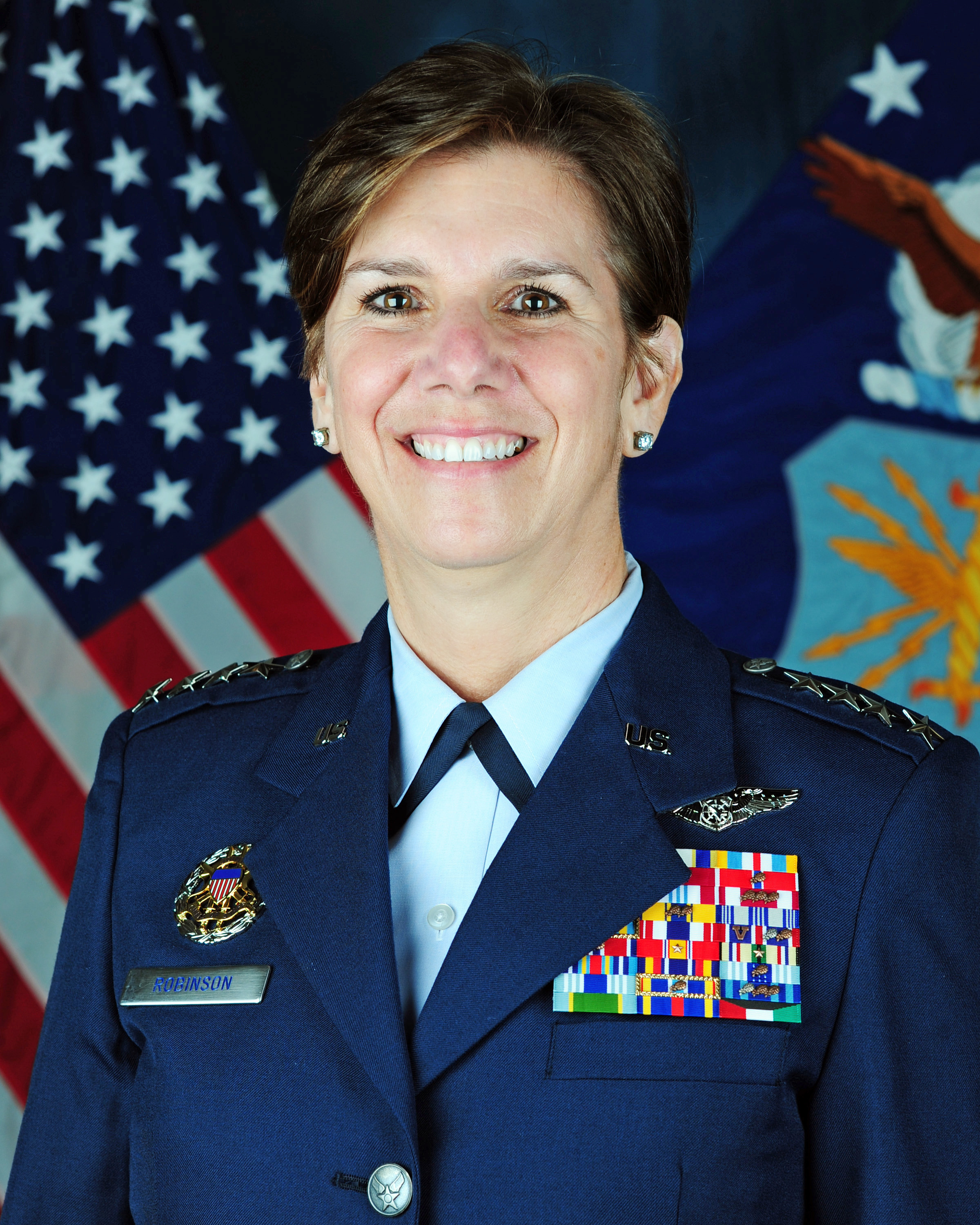 General is 1st woman to lead top-tier US combat command