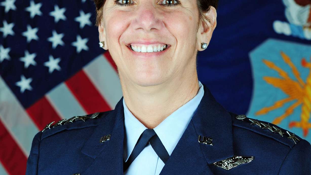 General is 1st woman to lead top-tier US combat command