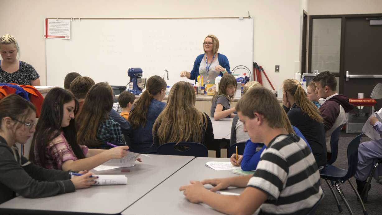 High school opens in polygamous town on Utah-Arizona border