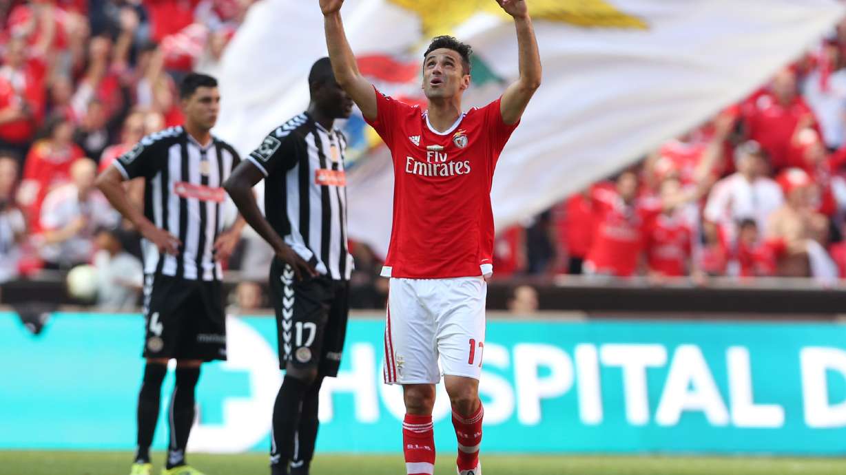 Benfica wins 3rd straight Portuguese league title