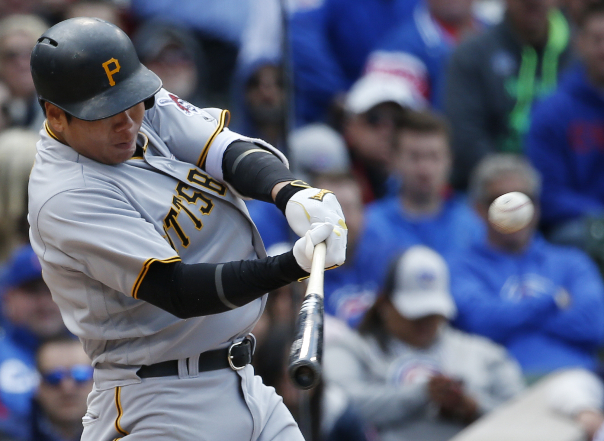 Pirates end Lester no-hit bid in 7th, edge Cubs behind Cole