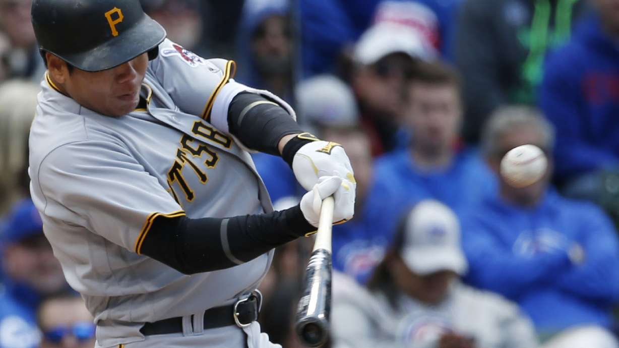 Pirates end Lester no-hit bid in 7th, edge Cubs behind Cole