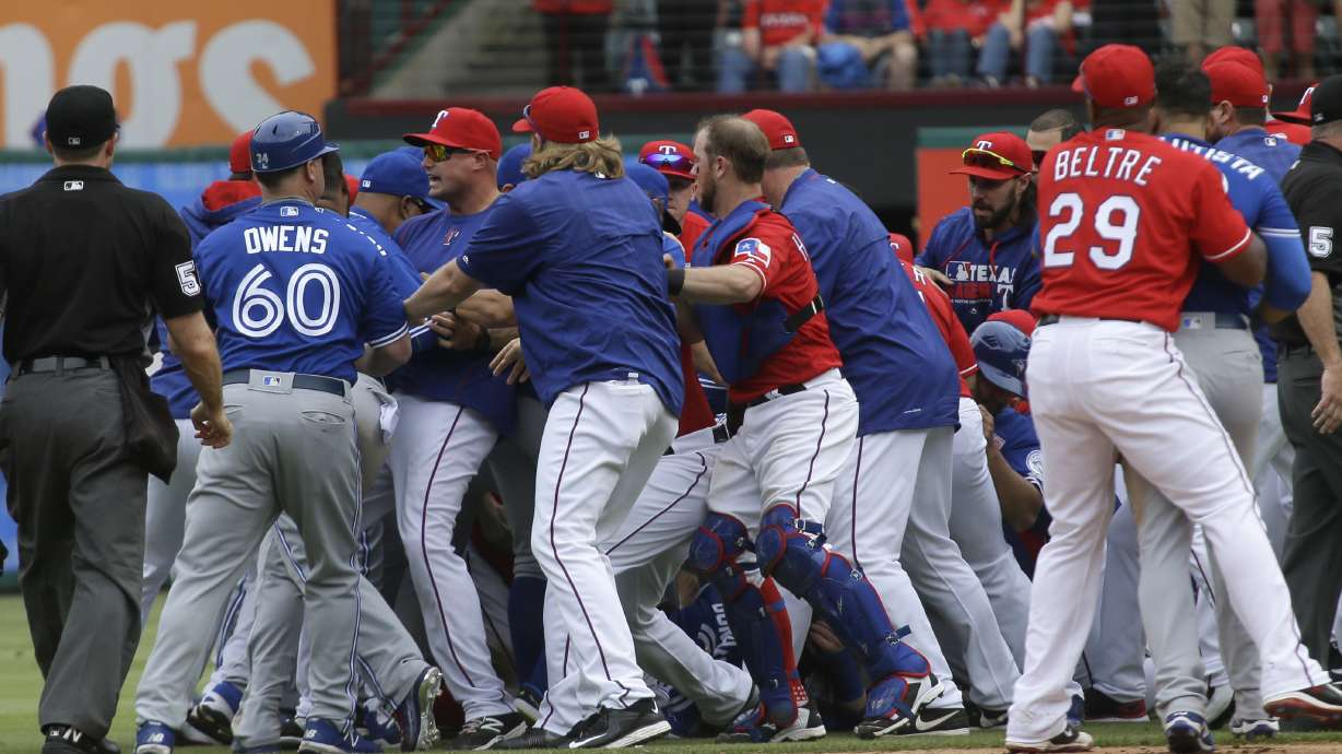 Simmering Toronto-Texas feud erupts in Rangers' 7-6 win