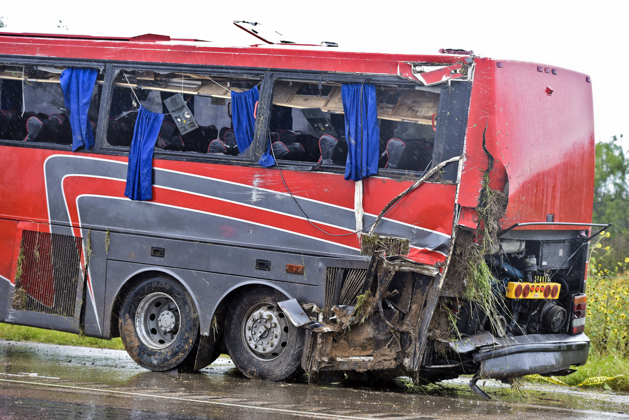 Bus that crashed, killing 8, had seatbelts only in first row