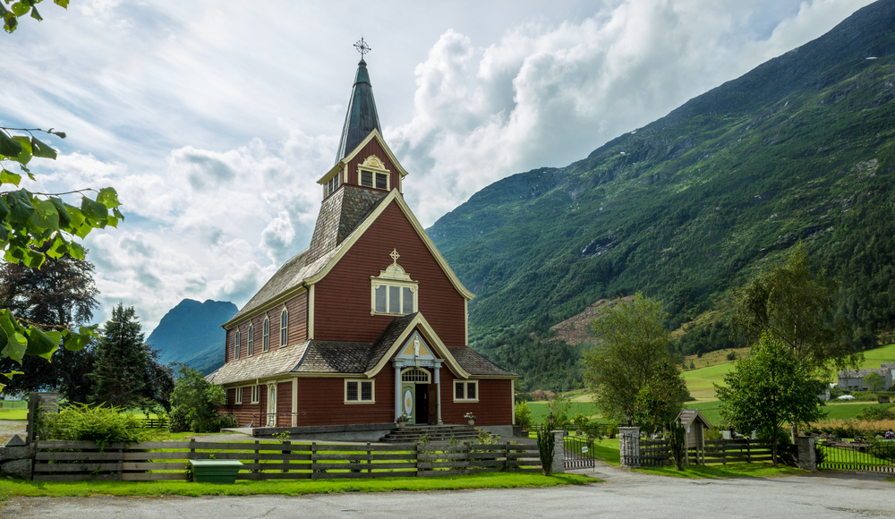 Going to church could help you live longer, study says