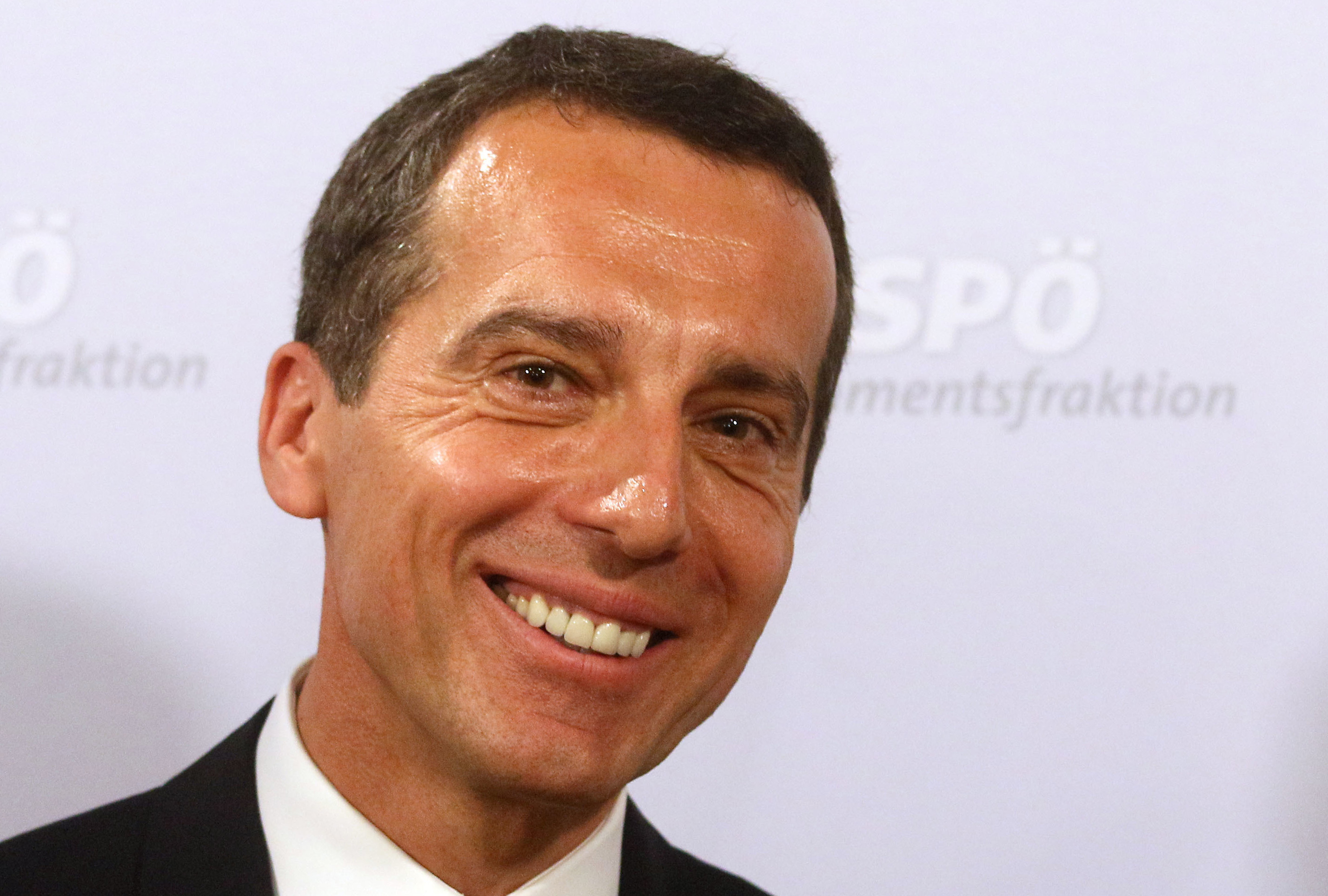 Christian Kern sworn in as new Austrian chancellor