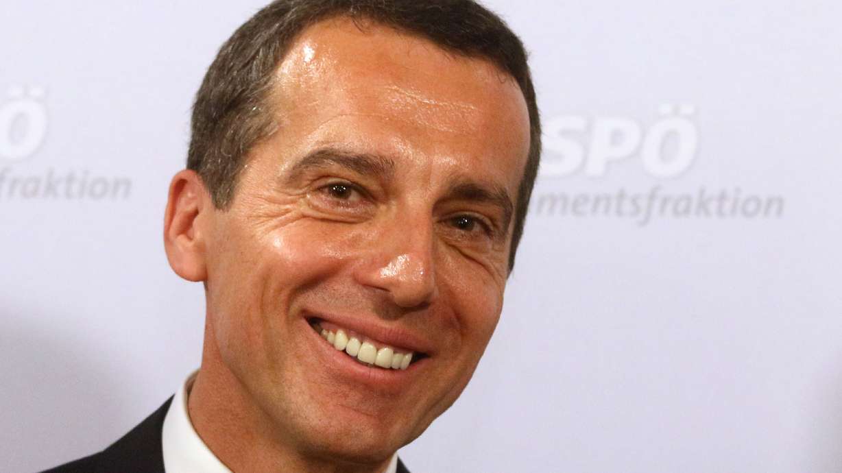 Christian Kern sworn in as new Austrian chancellor
