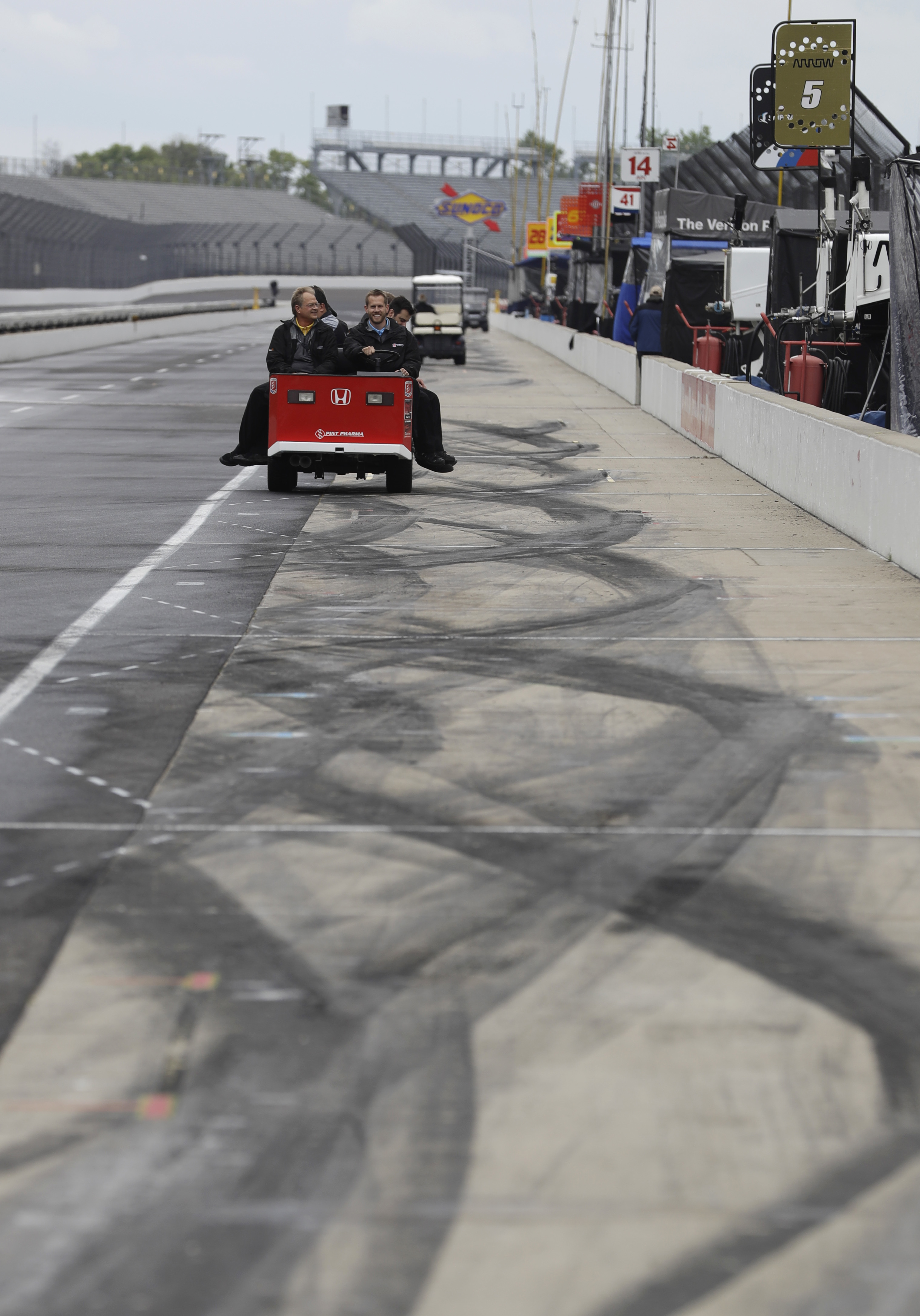 Rookie Spencer Pigot crashes during Indy 500 practice