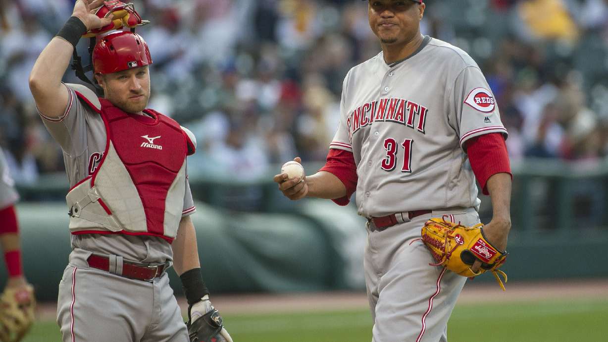 Reds bring back Diaz, Sampson to help majors' worst bullpen