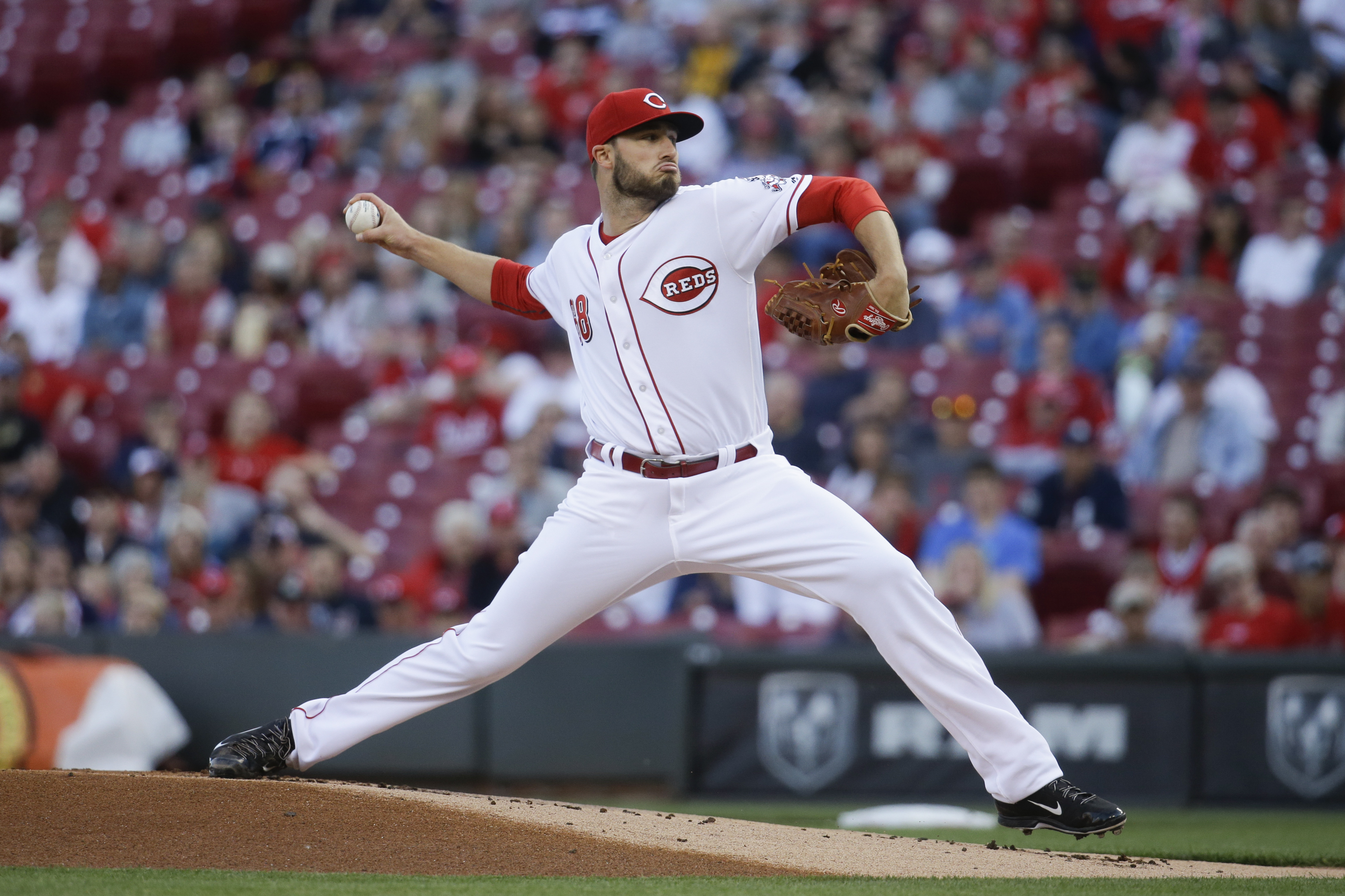 Adleman latest Reds starter hurt, leaves game after pitch