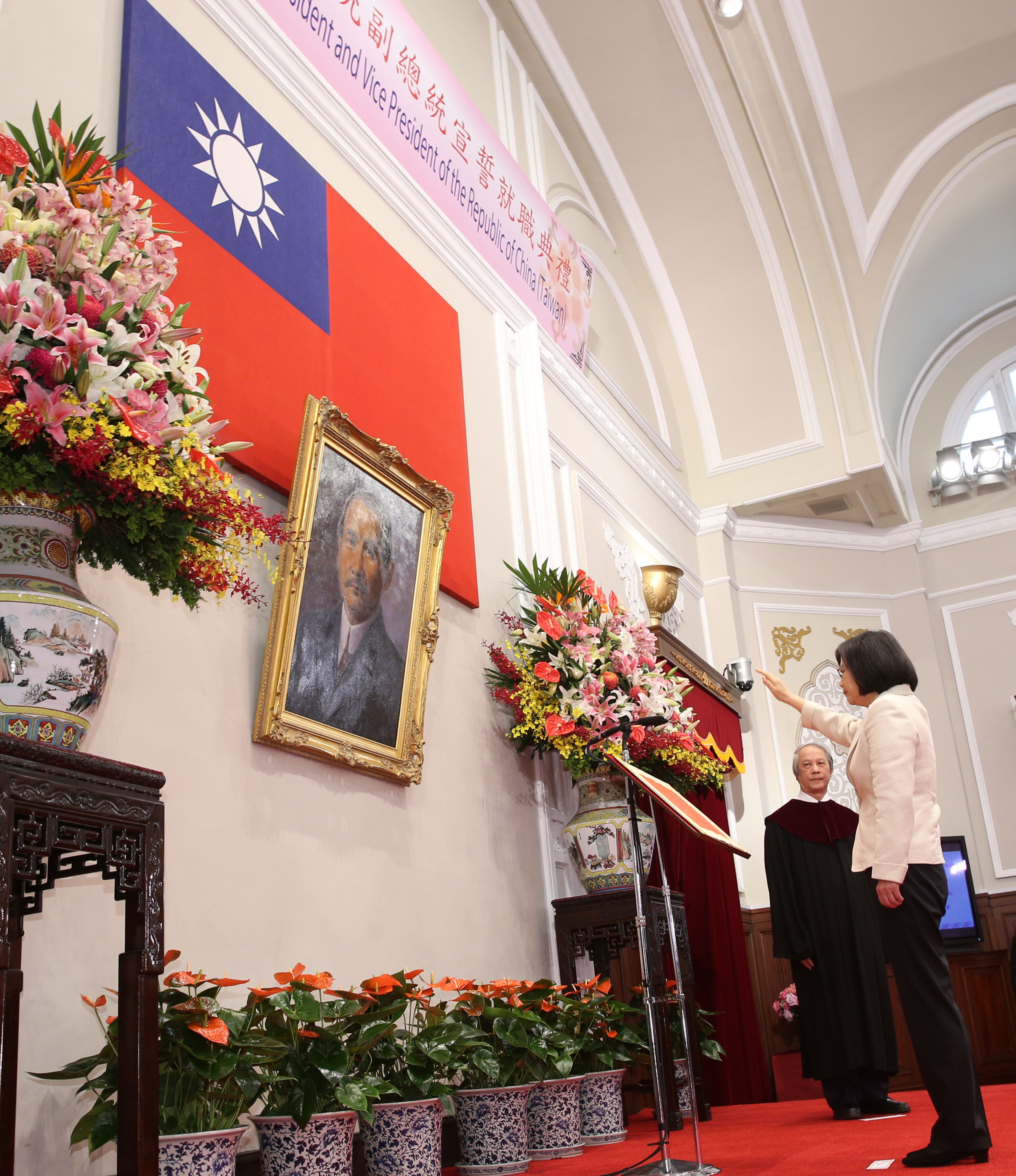 New Taiwan president omits one-China principle in speech