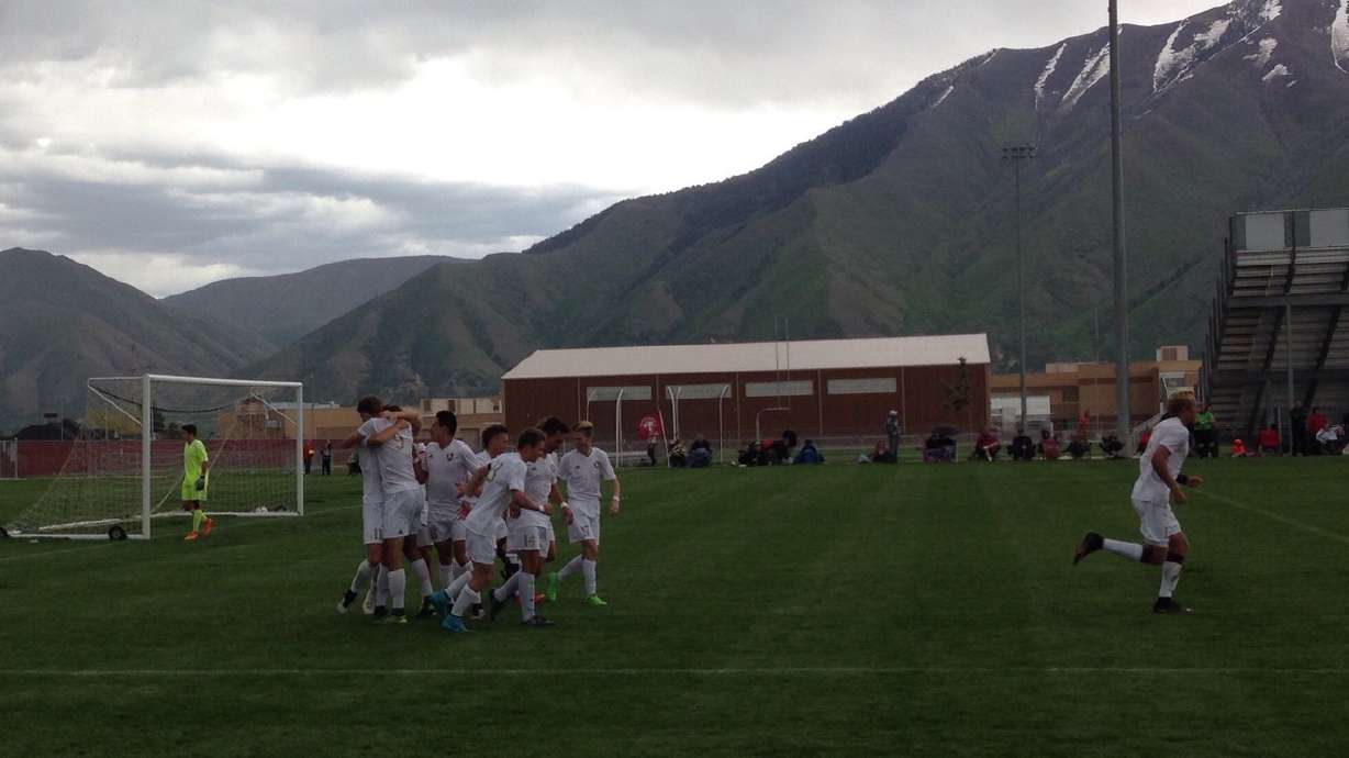 Beutler goal, defense leads Maple Mountain boys to 4A soccer semifinals