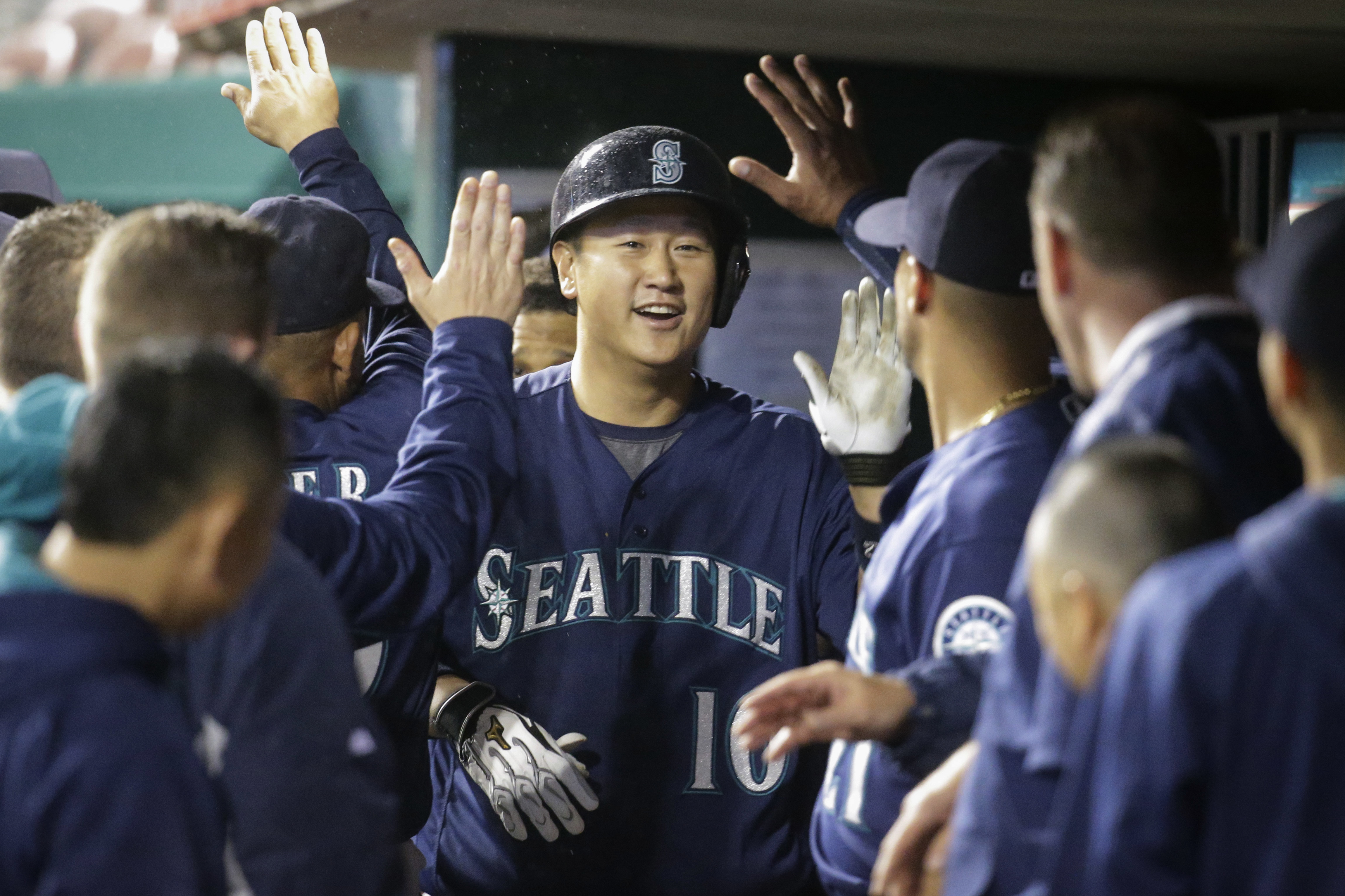 Mariners rally vs Reds' bad bullpen for 8-3 win