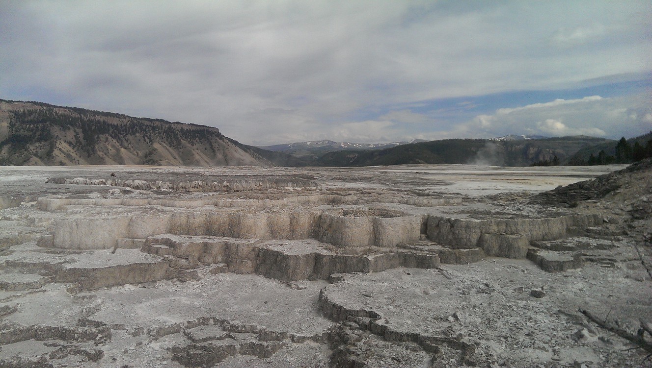 Geothermal features near the Mammoth Hot Springs. (Photo: Natalie Crofts/KSL)