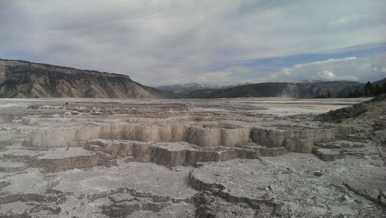 Geothermal features near the Mammoth Hot Springs. (Photo: Natalie Crofts/KSL)