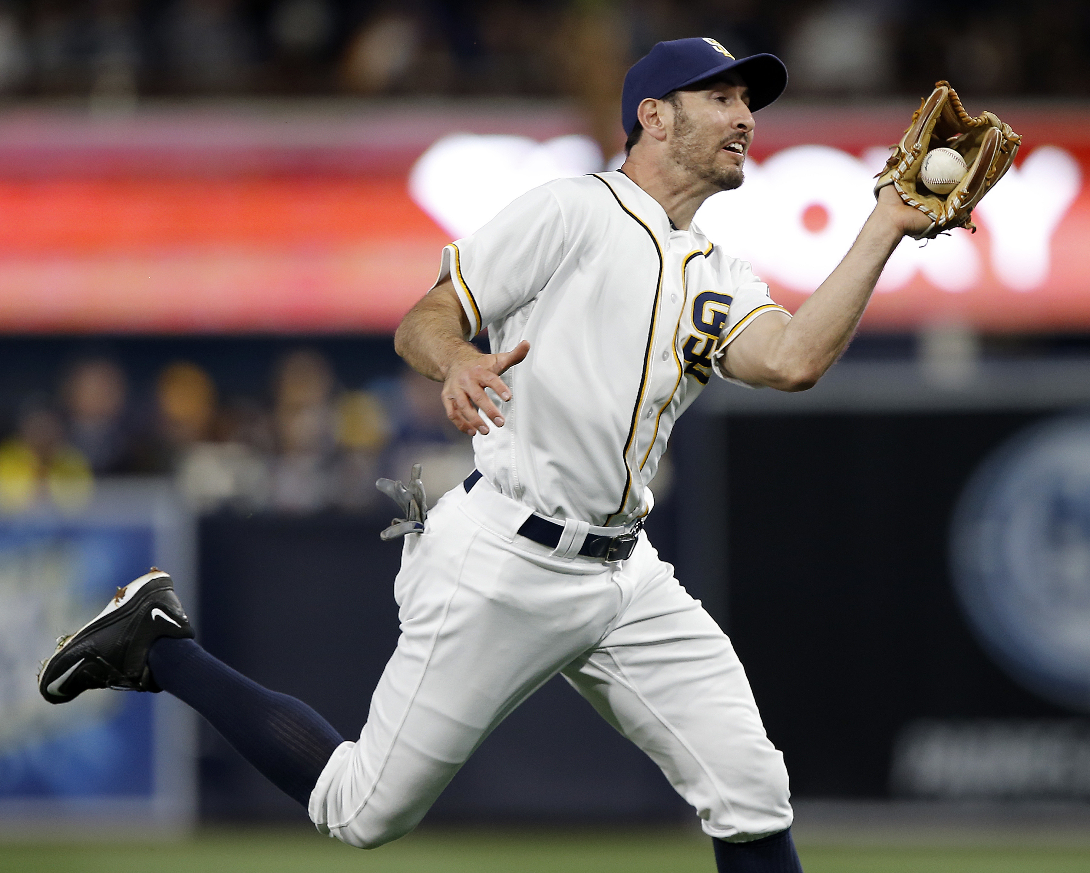 Solarte draws bases-loaded BB in 11th, Padres walk off again