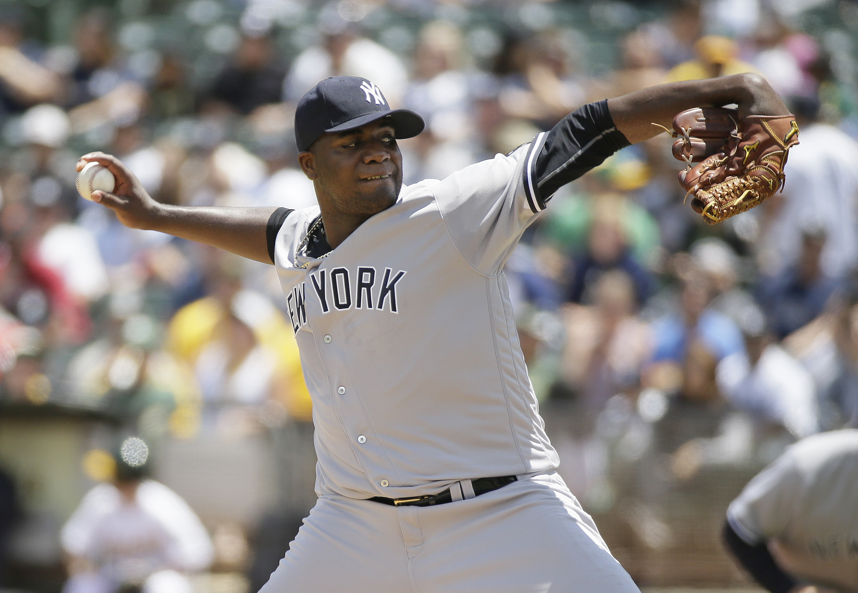 Pineda ends slump; Yanks top Oakland 5-4 to win 5th straight