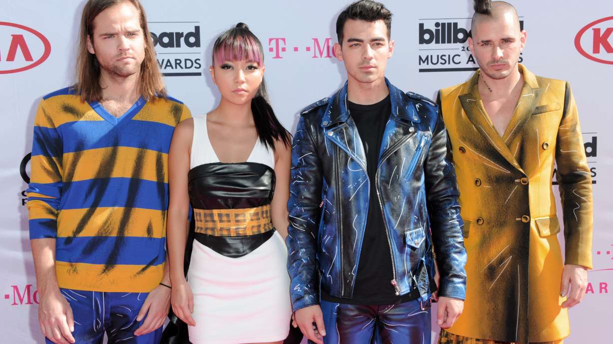 Madonna, Stevie Wonder pay homage to Prince at Billboard