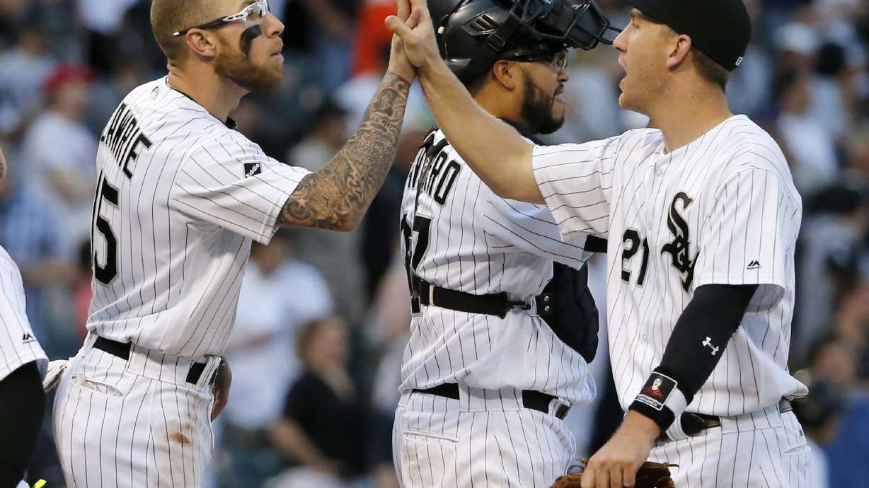 Ramirez hits 2 of Indians' 6 HRs in DH split with White Sox