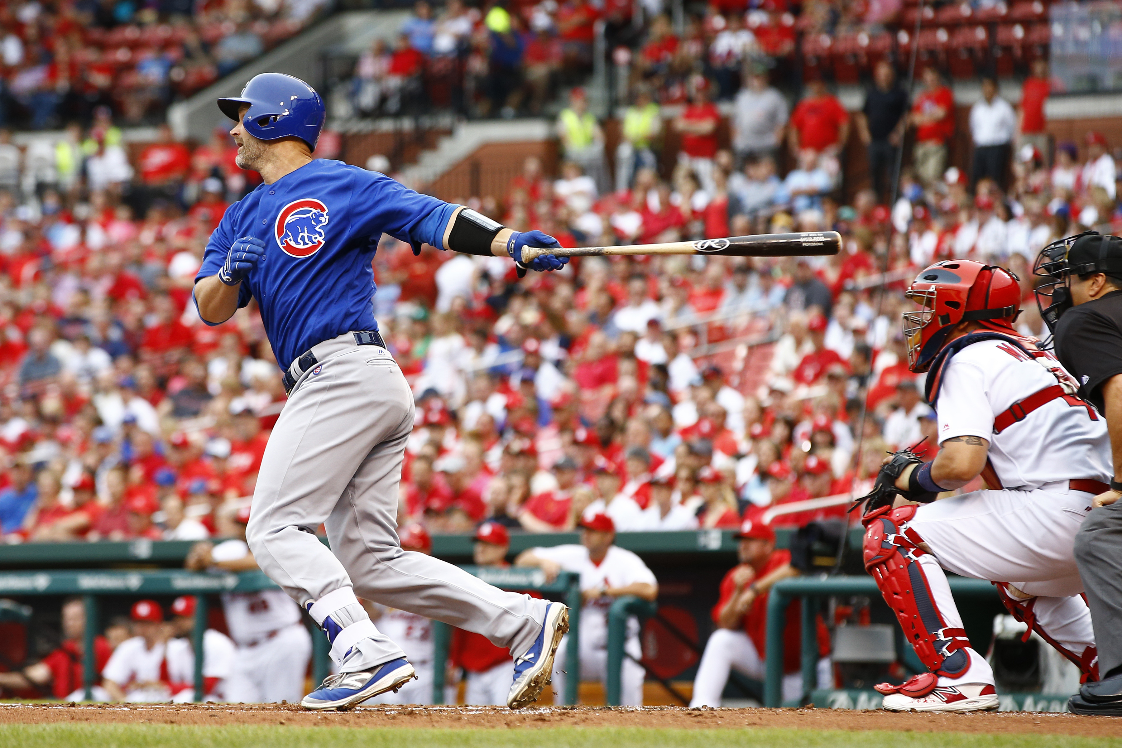 Hammel stars on mound, plate in Cubs' rout of Cardinals