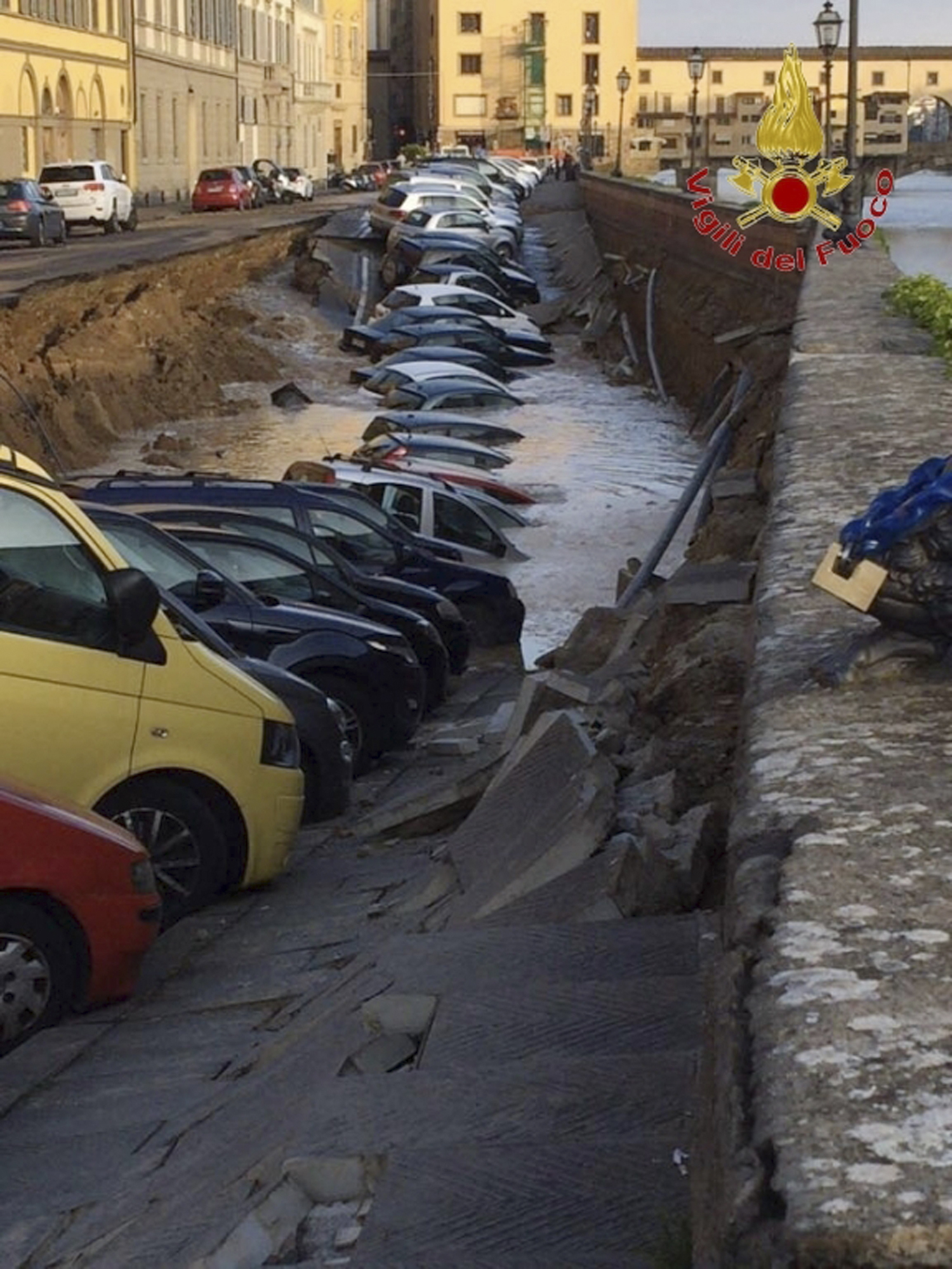 Water main break creates sinkhole along Florence's Arno