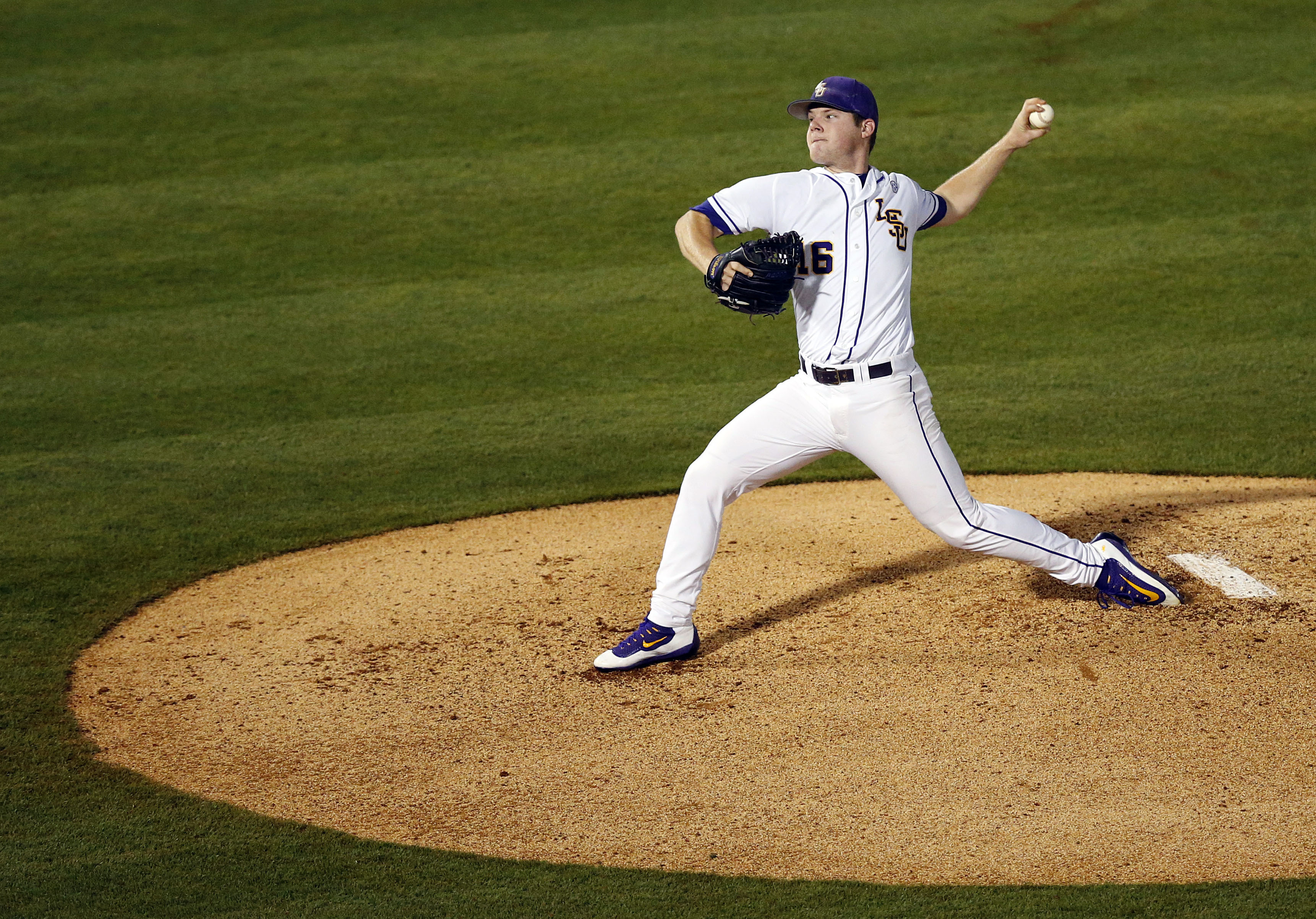 LSU beats Mississippi State 6-2 to end Bulldogs' win streak