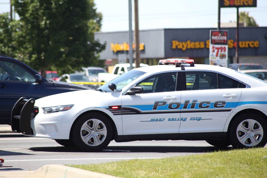 Uplifting Utah: Policeman helps local restaurant — and other stories to brighten your day